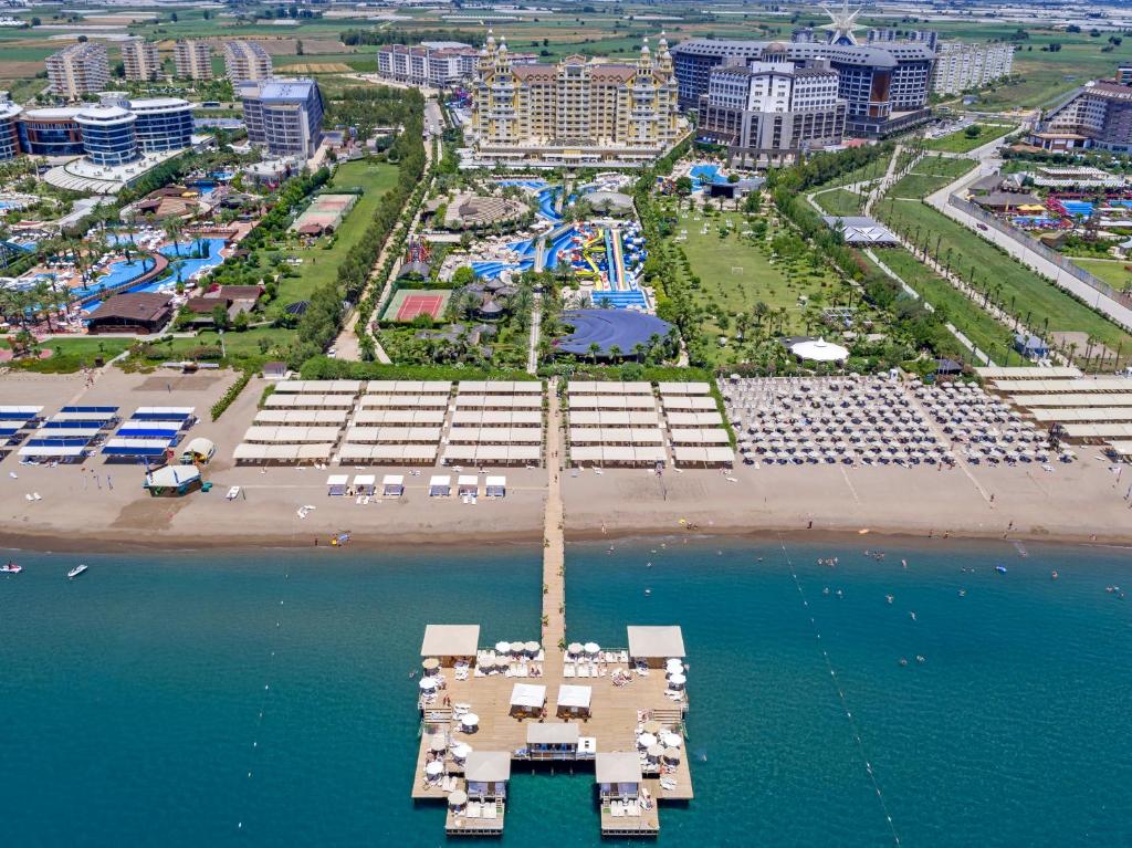 25-ساحل-هتل-5-ستاره-رویال-تاورز-لارا-آنتالیا Royal-Towers-Lara-Hotel-Antalya-Beach-.jpg