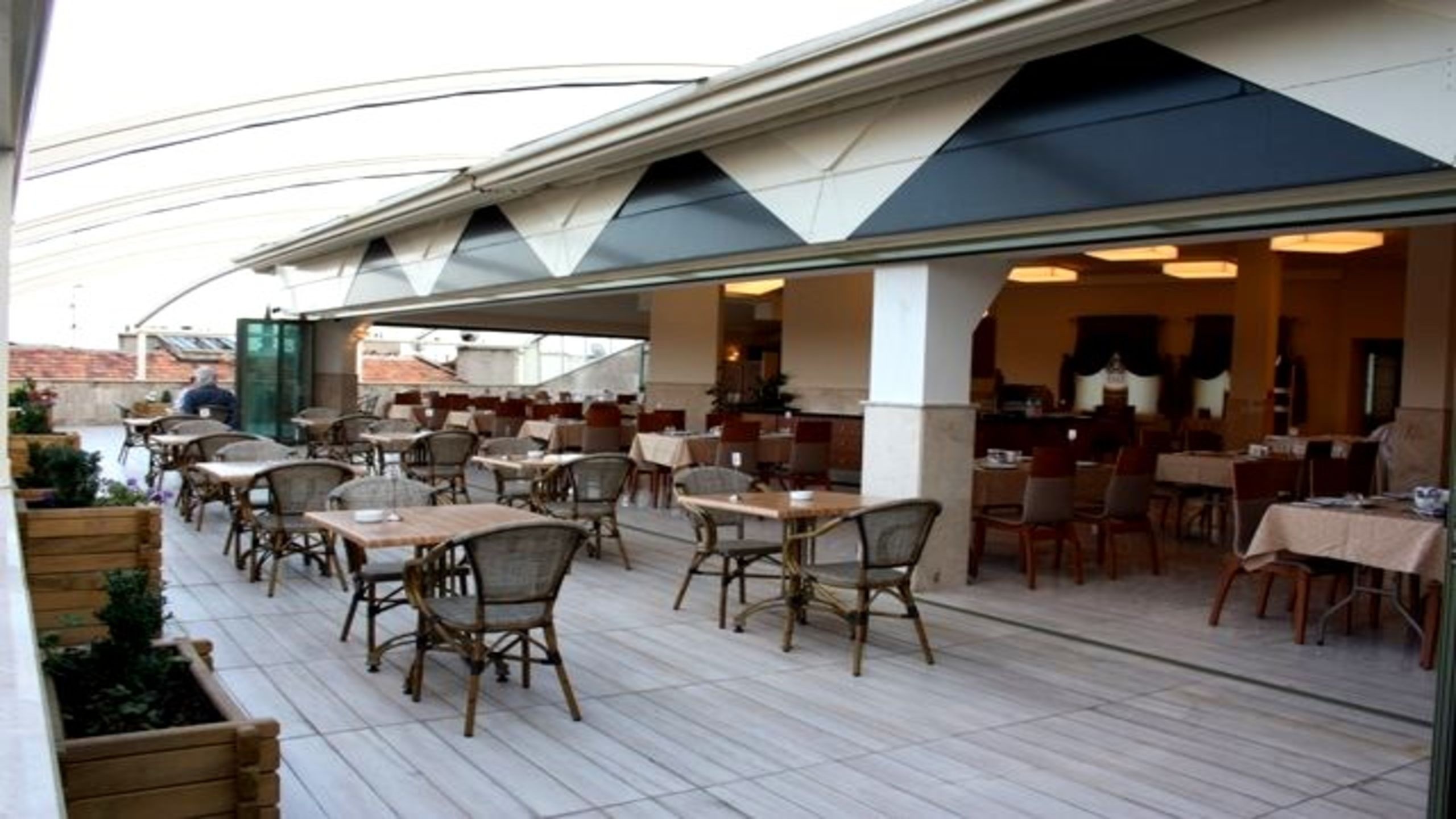 39 لابی هتل سلجوق شمس تبریزی قونیه Selcuk Hotel Sems-i Tebrizi Konya.jpg