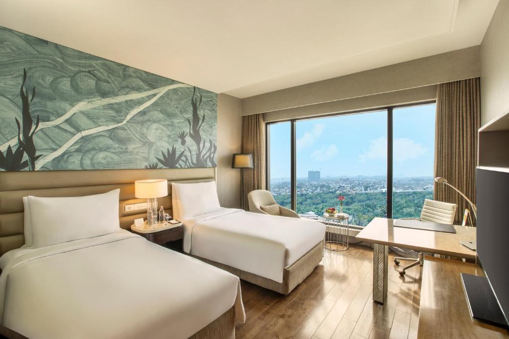 29 اتاق هتل 5 ستاره لیلا امبینس دهلی Delhi Leela Ambience Hotel.jpg
