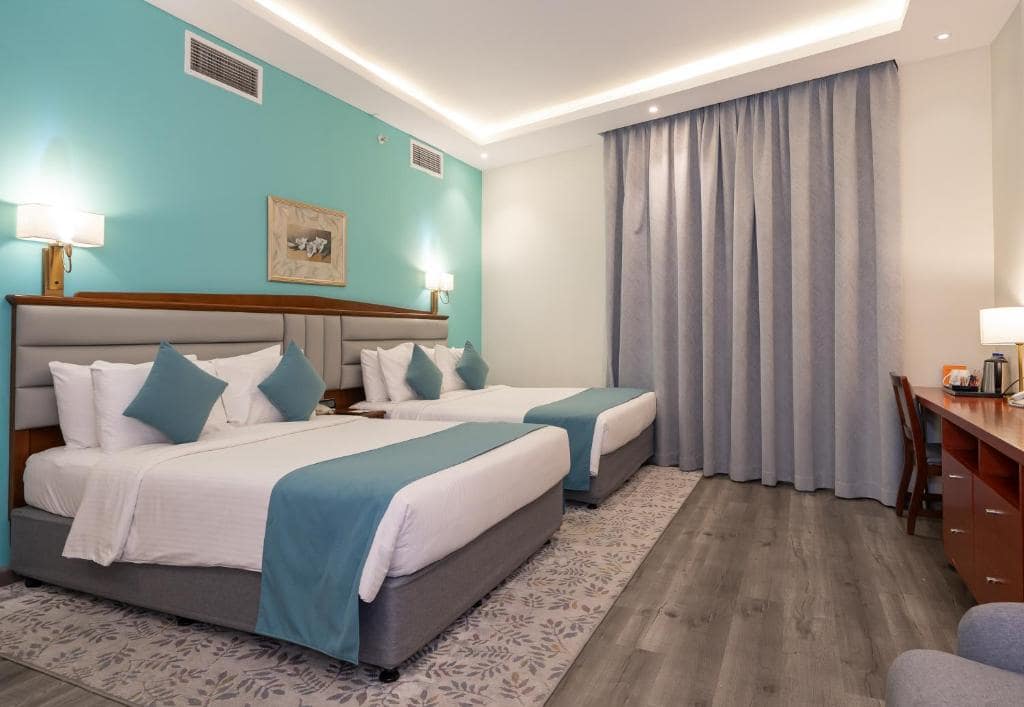 19-اتاق-خواب-هتل-3-ستاره-هاوارد-جانسون-بر-دبی- Howard-Johnson-Bur-Dubai-Bedroom.jpg