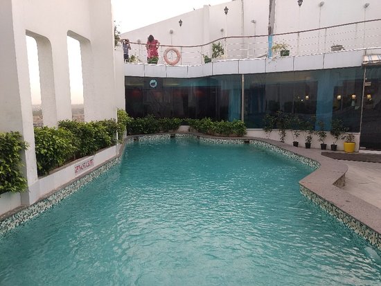 10-استخر-هتل-4-ستاره-پارک-این-رادیسون-دهلی-Park-Inn-by-Radisson-New-Delhi-IP-Extension.jpg