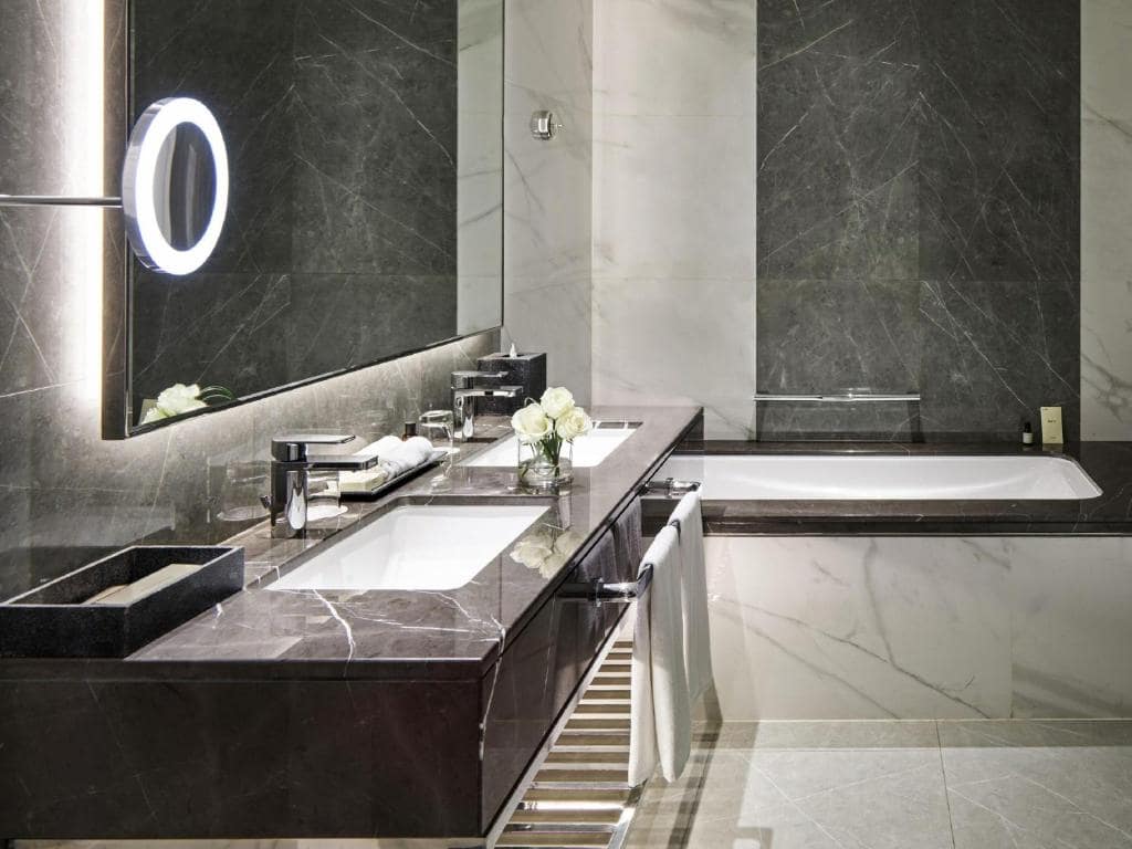 22-سرویس-بهداشتی-هتل-5-ستاره-فیرمونت-عجمان-دبی- Fairmont-Ajman-Dubai-Bathroom.jpg