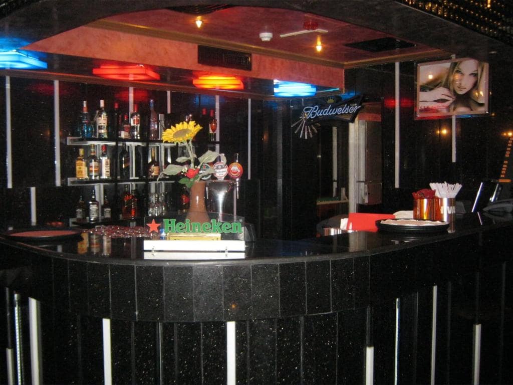 23-بار-هتل-3-ستاره-کینز-پارک-دبی-Kings-Park-Hotel-Dubai-Bar.jpg