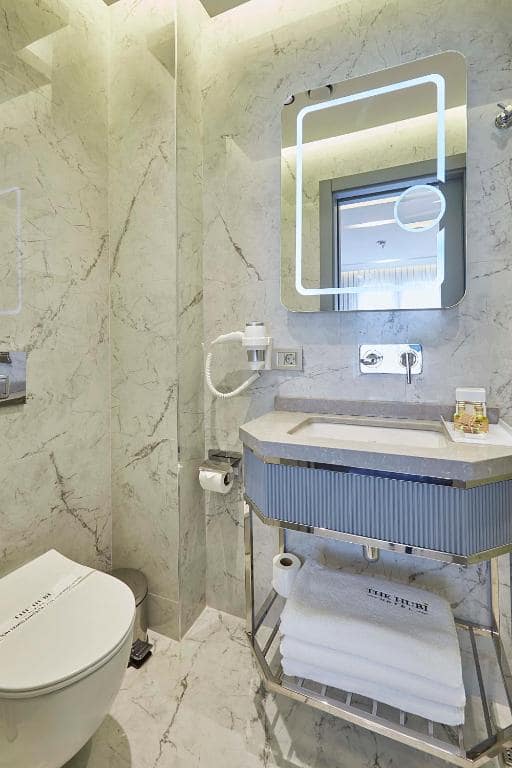 01-حمام-سرویس-بهداشتی-هتل-4-ستاره-د-هابی-استانبول-Espa-Hotel-4-setare-D-Haby-Istanbul.jpg