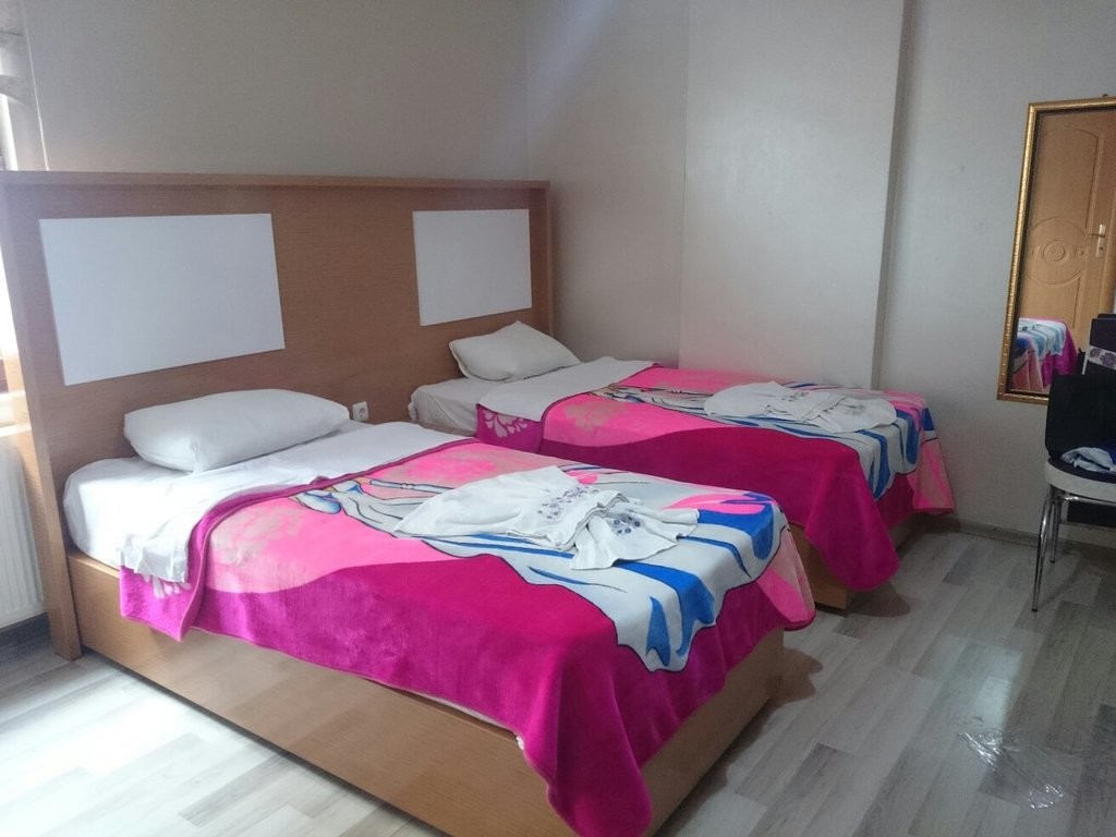 06-اتاق-هتل-3-ستاره-کروان-وان- Kervan-Hotel-Van-Room.jpeg