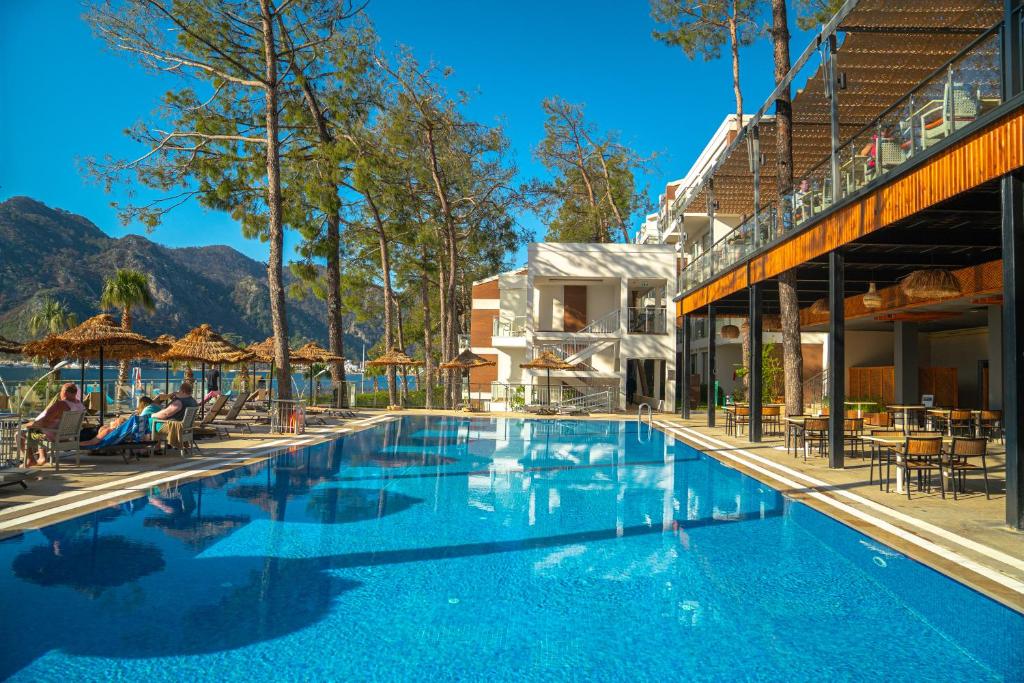 22 استخر هتل 5 ستاره اورکا لوتوس بیچ مارماریس Orka Lotus Beach Marmaris.jpg