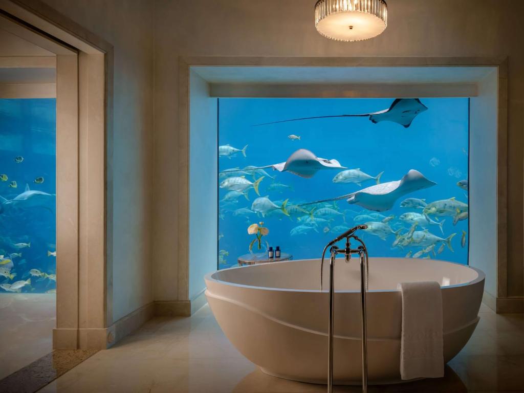24-سرویس-بهداشتی-هتل-5-ستاره-آتلانتیس-دبی- Atlantis-The-Palm-Bathroom.jpg