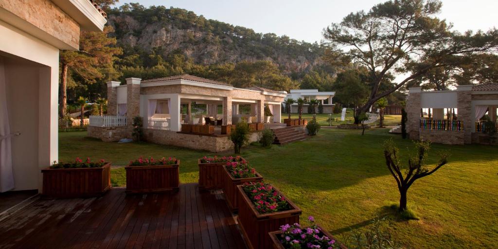 43-محوطه-هتل-5-ستاره-جوجو-پریمیر- Juju-Premier-Palace-Grounds.jpg