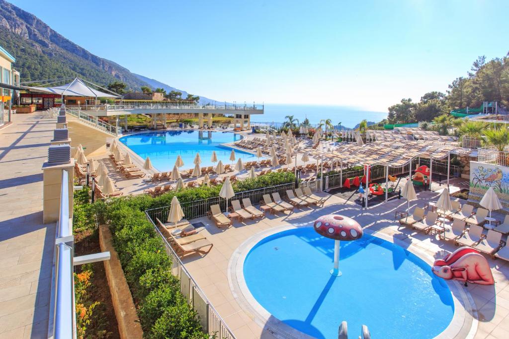 14 نمای داخلی هتل 5 ستاره اورکا سانلایف ریزورت فتحیه Orka Sunlife Resort Hotel Fethiye.jpg