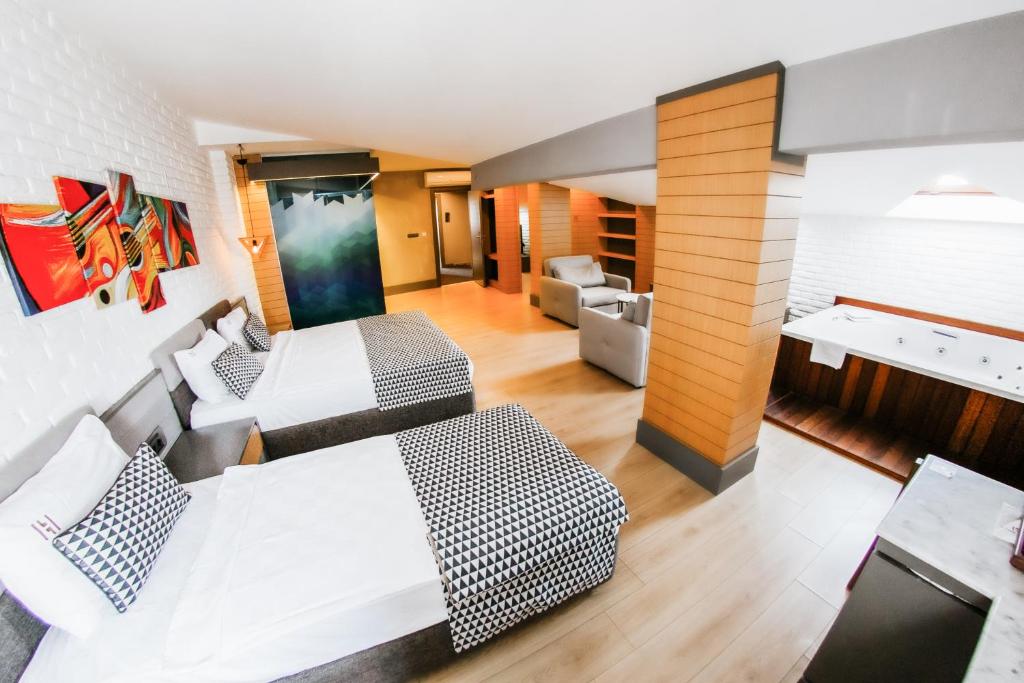 24 اتاق هتل 3 ستاره لارن فمیلی آنتالیا Laren Family Hotel Antalya.jpg