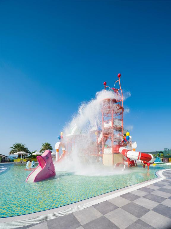 25-استخر-هتل-5-ستاره-آستریا-کرملین-پالاس-آنتالیا Asteria-Kremlin-Palace-Pool-.jpg