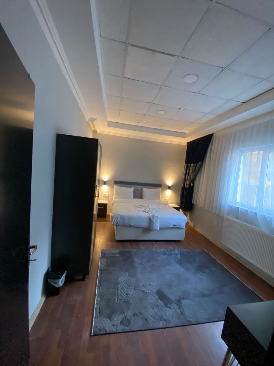 03 اتاق هتل 3 ستاره رز لایف وان Roos Life Hotel Van.jpg