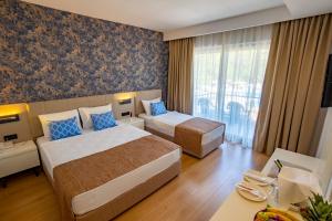 15-اتاق-هتل-4-ستاره-الدار-گاردن-ریزورت-آنتالیا- Eldar-Garden-Resort-Antalya-Room.jpg