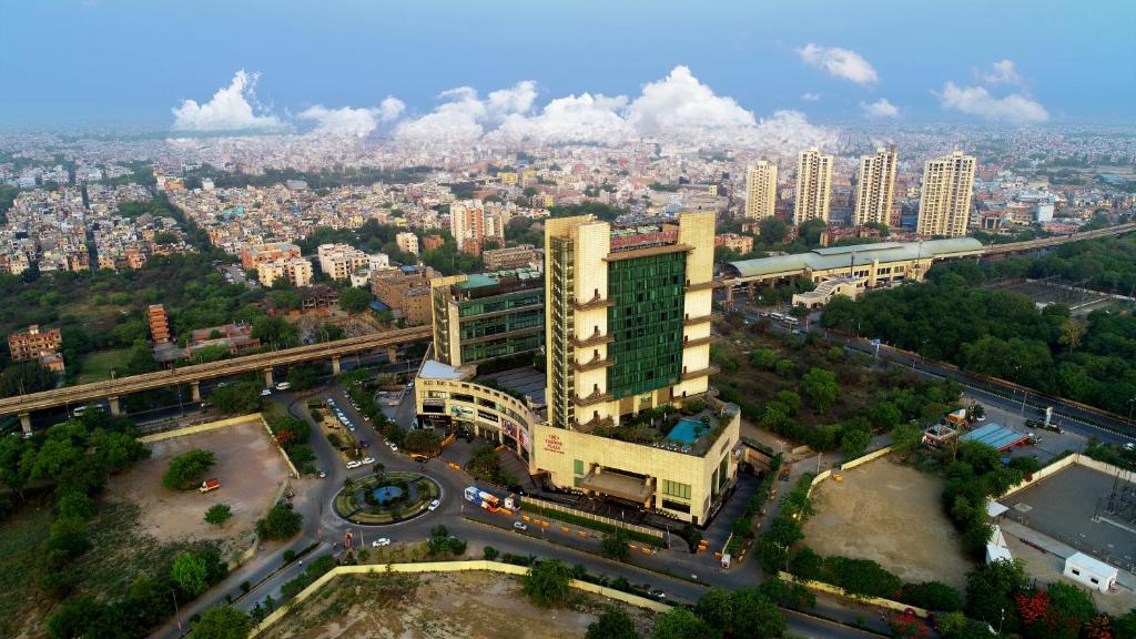 02-نما-هتل-5-ستاره-کراون-پلازا-روهینی-دهلی-Crowne-Plaza-Delhi-Rohini-Hotel.jpg