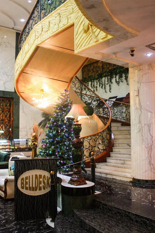 29-محوطه-هتل-3-ستاره-گرند-می-فیر-دبی- Grand-Mayfair-Hotel-Grounds.jpg