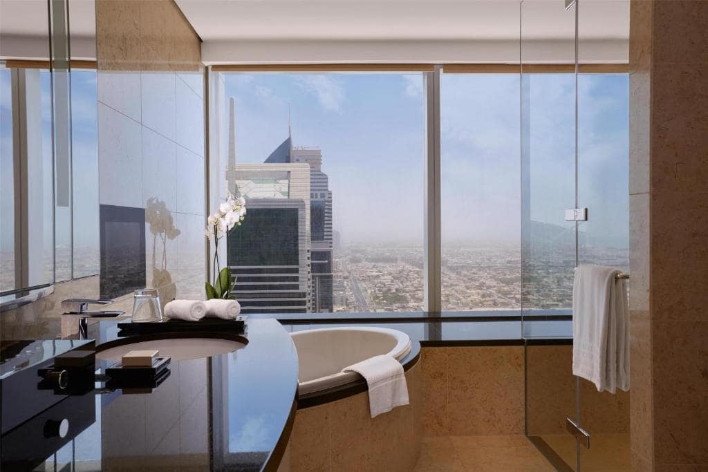 25-سرویس-بهداشتی-هتل-5-ستاره-کنراد-دبی- Conrad-Hotel-Dubai-Bathroom.jpg