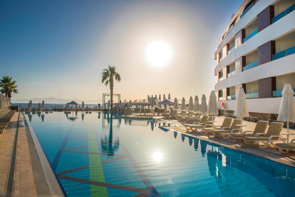 11 نمای دخلی هتل 5 ستاره آزور بای یلکن بدروم Azure By Yelken Hotel Bodrum.jpg