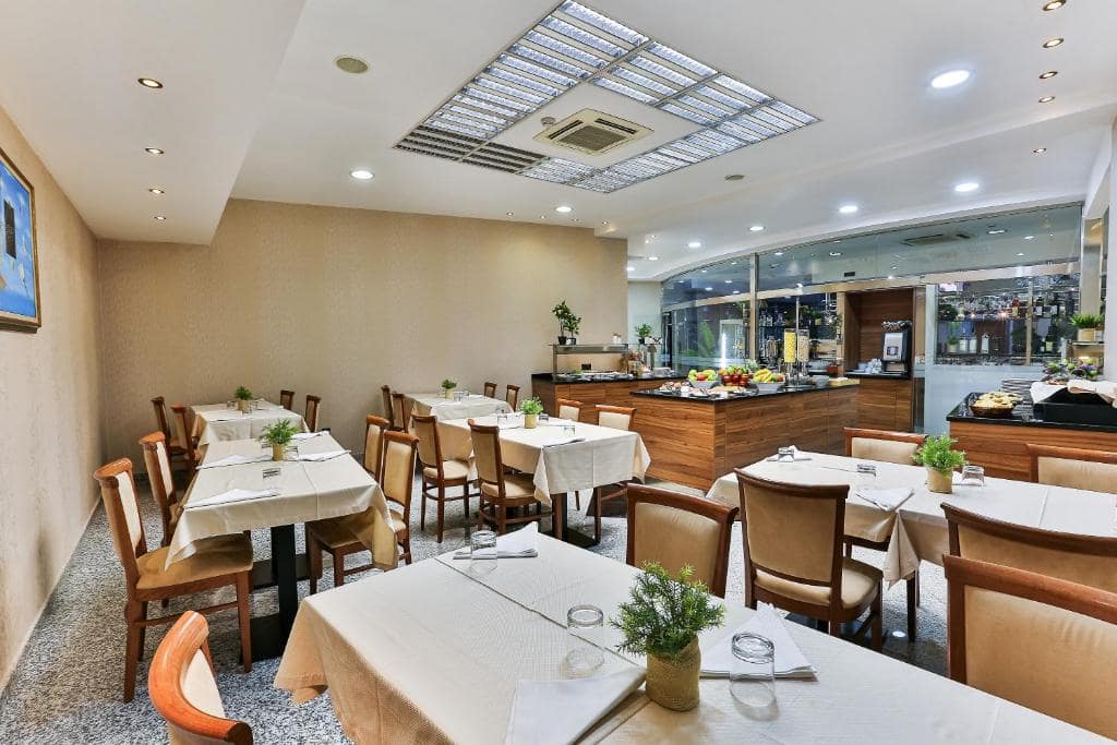 38-رستوران-هتل-3-ستاره-کینز-پارک-دبی- Kings-Park-Hotel-Dubai-Restaurant.jpg