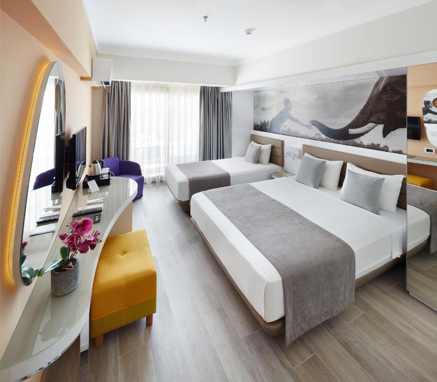 03 اتاق هتل 5 ستاره لالیلا بلو سوئیت مارماریس Lalila Blue Suites Hotel Marmaris.jpg