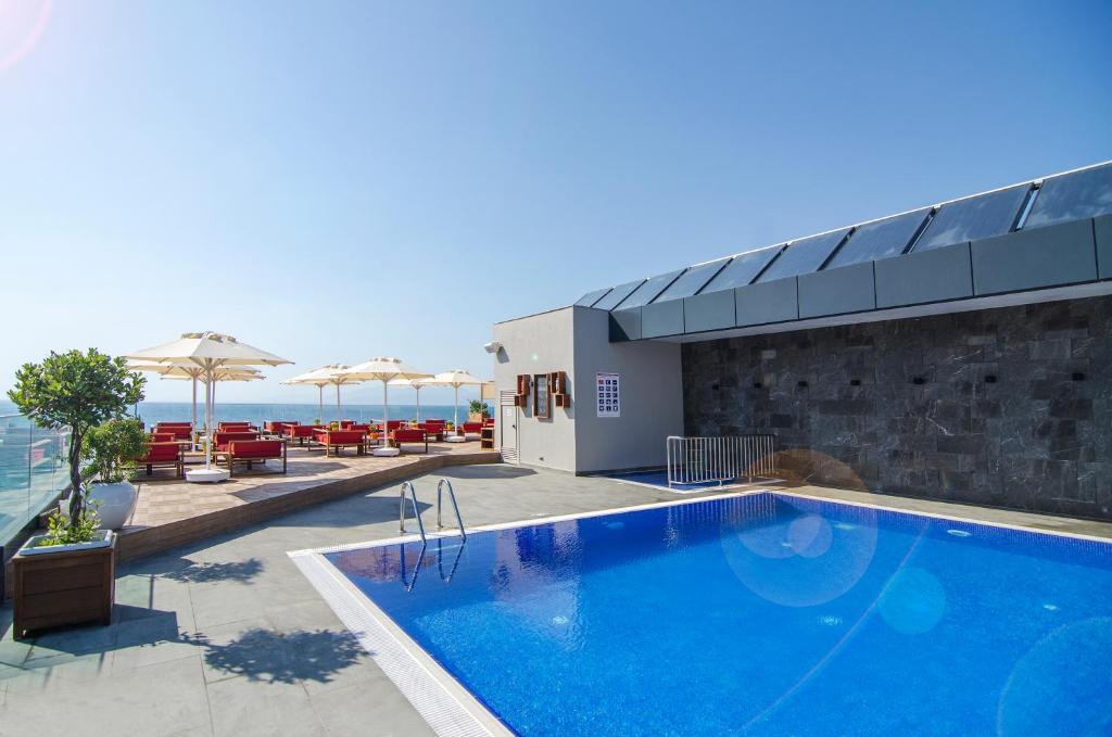 19 استخر هتل 4 ستاره ایلایدا آوانتگارد کوش آداسی Ilayda Avantgarde Hotel Kusadasi.jpg