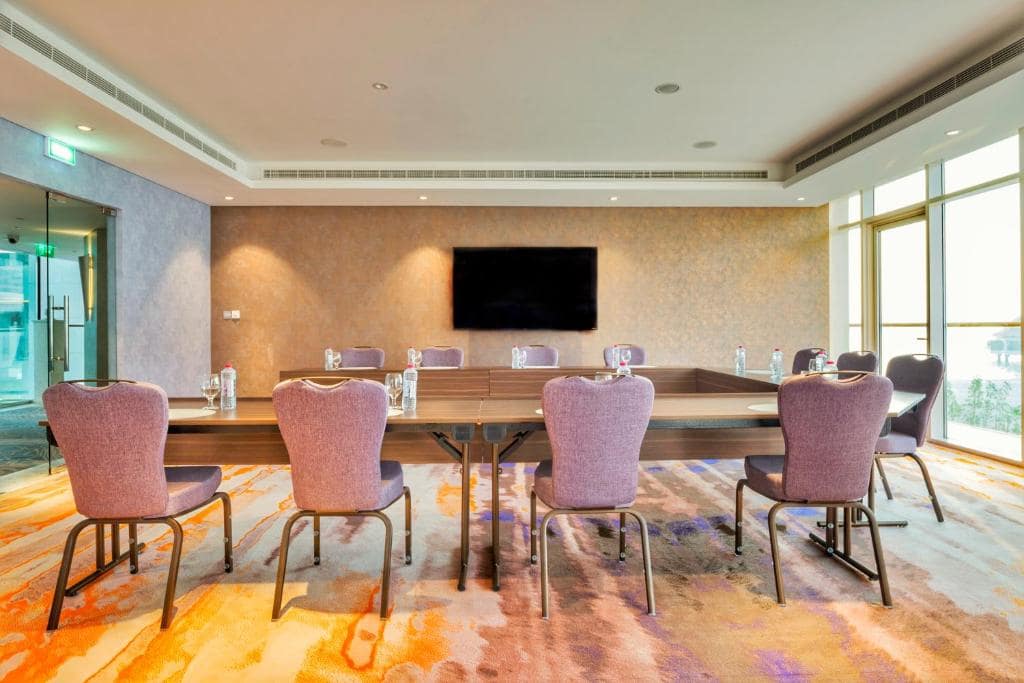 37-اتاق-کنفرانس-هتل-5-ستاره-رویال-سنترال-د-پالم-دبی- Royal-Central-Hotel-The-Palm-Conference-Room.jpg