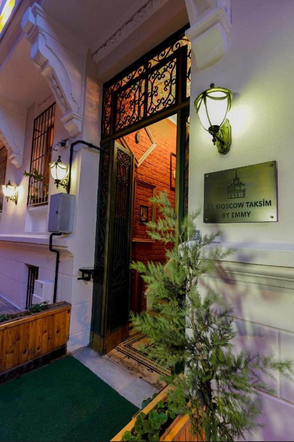 هتل-3-ستاره-امی-تکسیم-نمای-بیرون-Hotel-4-setare-Emmy-Taksim-Exterior1.jpg