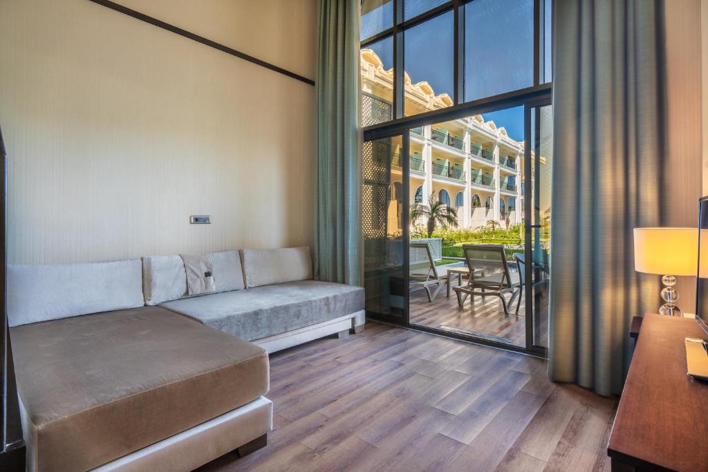 03-اتاق-هتل-5-ستاره-آمارا-پریمیر-پالاس-آنتالیا- Amara-Premier-Palace-Hotel-Antalya-Room.jpg