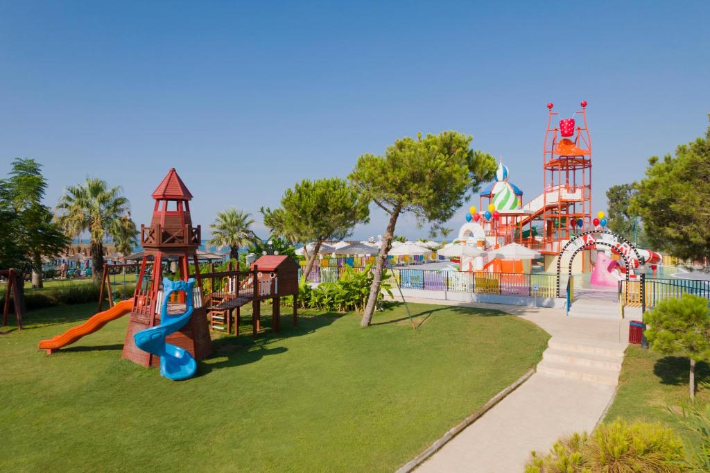 45-محوطه-هتل-5-ستاره-آستریا-کرملین-پالاس-آنتالیا Asteria-Kremlin-Palace-Grounds-.jpg