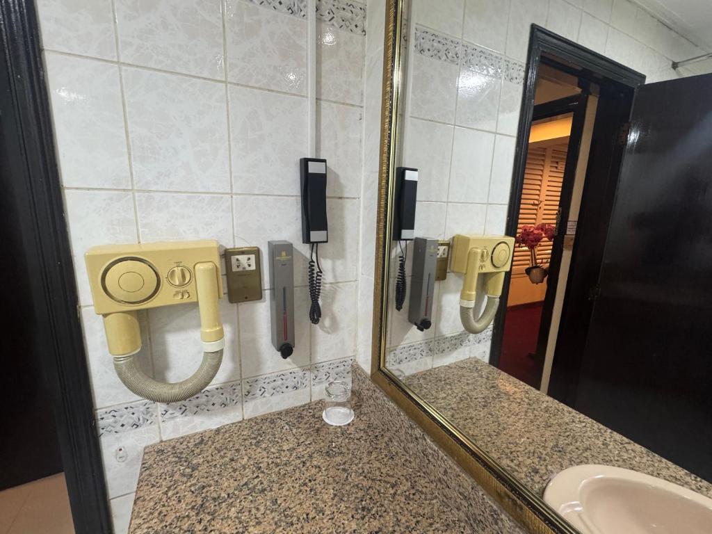 15-سرویس-بهداشتی-هتل-3-ستاره-ارکید-دبی- Orchid-Hotel-Dubai-Bathroom.jpg
