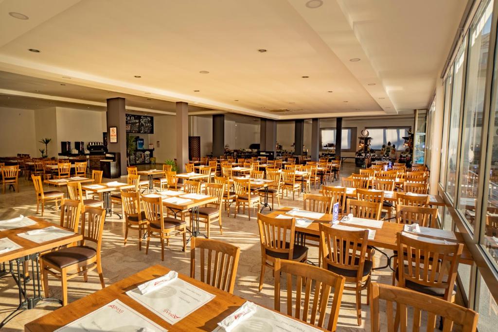 35-رستوران-هتل-4-ستاره-الدار-گاردن-ریزورت-آنتالیا- Eldar-Garden-Resort-Antalya-Restaurant.jpg