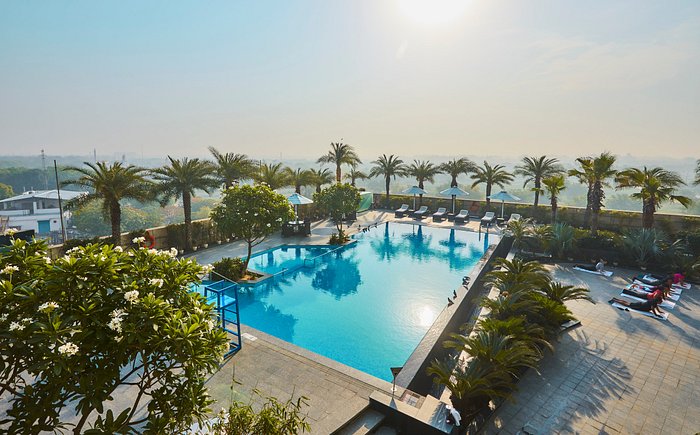 21-استخر-هتل-5-ستاره-کراون-پلازا-روهینی-دهلی-Crowne-Plaza-Delhi-Rohini-Hotel.jpg