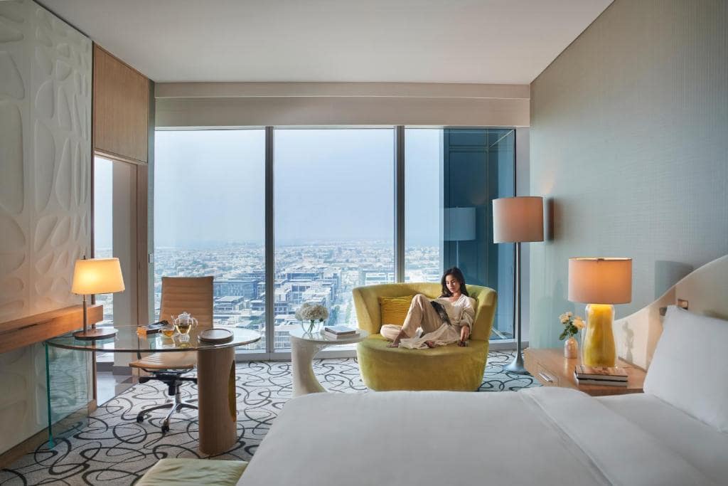 08-اتاق-خواب-هتل-5-ستاره-سوفیتل-داون-تاون-دبی-Sofitel-Dubai-Down-Town-View-Bedroom.jpg