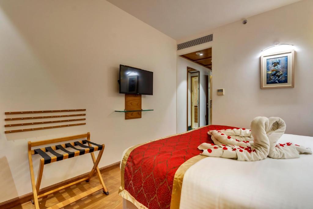 12 اتاق هتل 4 ستاره گلدن تولیپ دهلی Golden Tulip Hotel Delhi.jpg