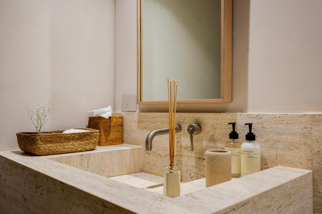 21-سرویس-بهداشتی-هتل-لا-مارتین-استانبول-Lamartine-Hotel-.jpg