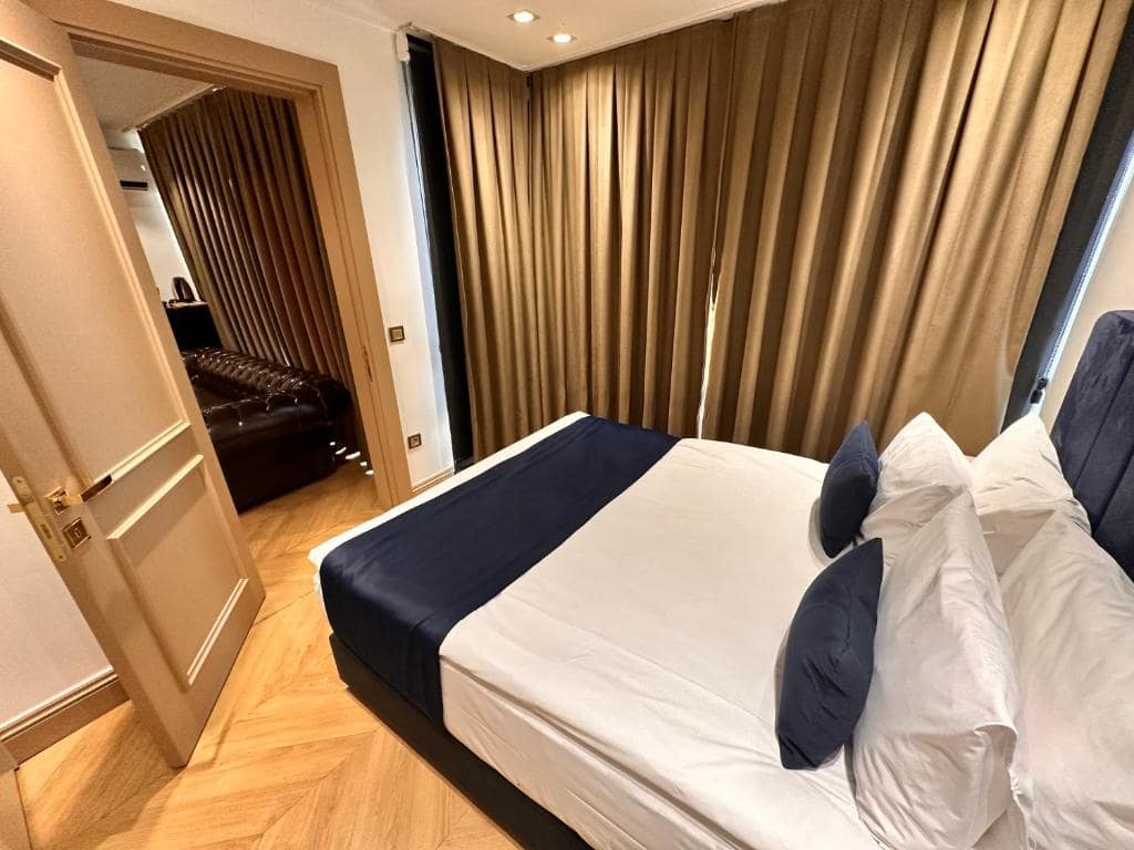 هتل-4-ستاره-تی-کی-تکسیم-استانبول-نمای-اتاق-Hotel-4-setere-Tk-taxim-Room36-min.jpg