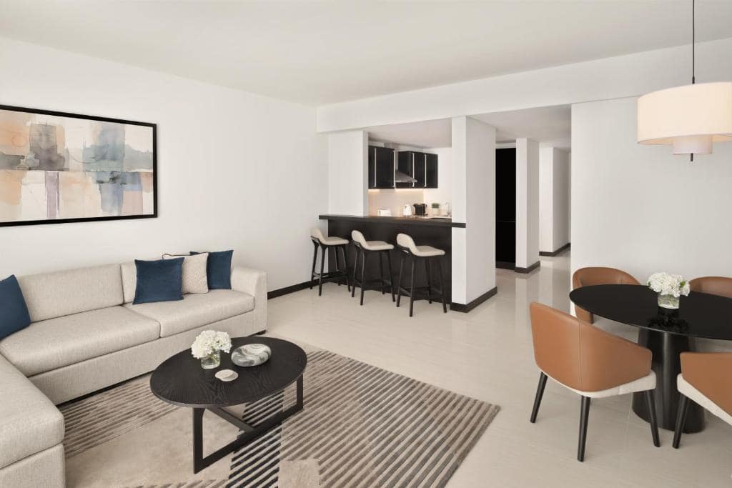 12-اتاق-هتل-5-ستاره-شرایتون-گرند-دبی Sheraton-Grand-Hotel-Dubai-Room-.jpg