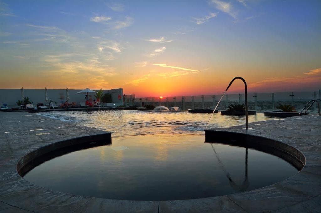 41-استخر-هتل-5-ستاره-د-تاور-پلازا-دبی- The-Tower-Plaza-Hotel-Dubai-Pool.jpg