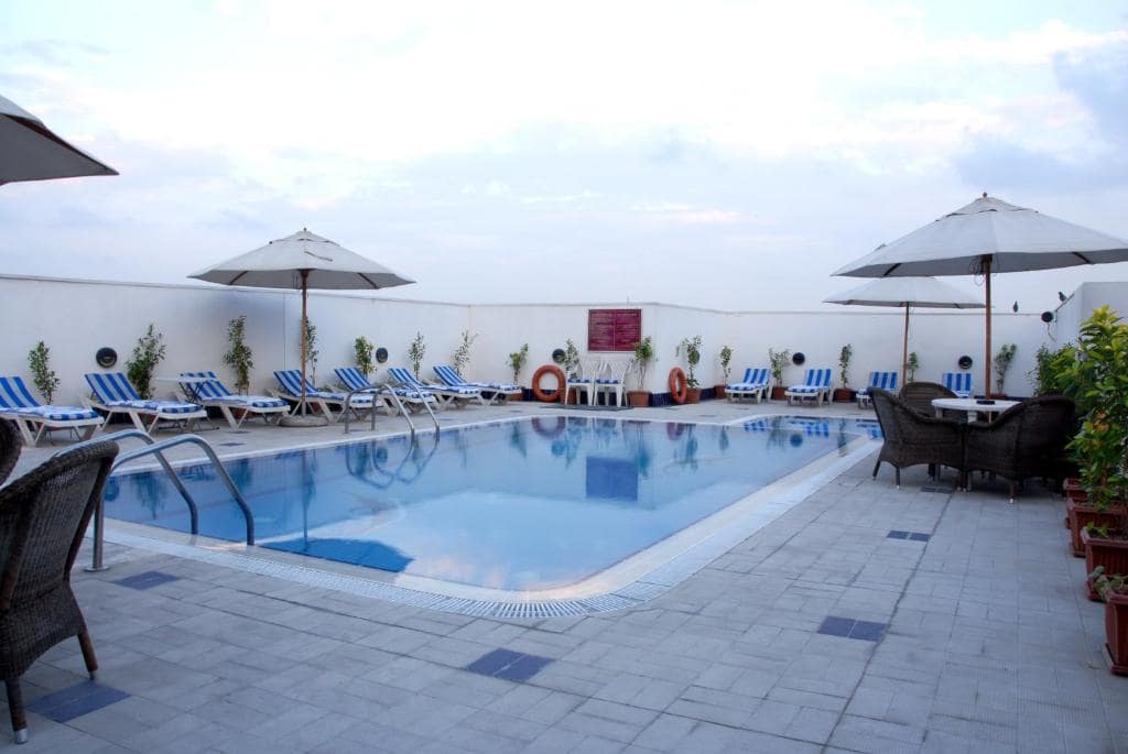 22-استخر-هتل-4-ستاره-مسکو-دبی- Moscow-Hotel-Dubai-Pool.jpg