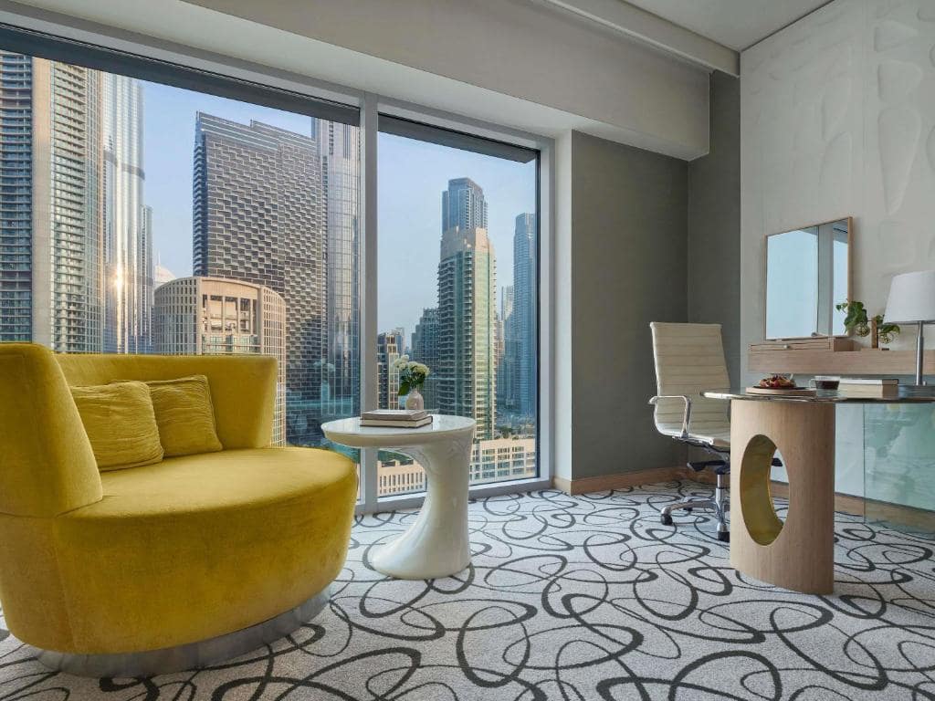 11-اتاق-خواب-هتل-5-ستاره-سوفیتل-داون-تاون-دبی-Sofitel-Dubai-Down-Town-View-Bedroom.jpg