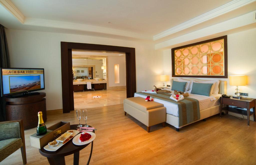 24-اتاق-هتل-5-ستاره-آمارا-پریمیر-پالاس-آنتالیا- Amara-Premier-Palace-Hotel-Antalya-Room.jpg