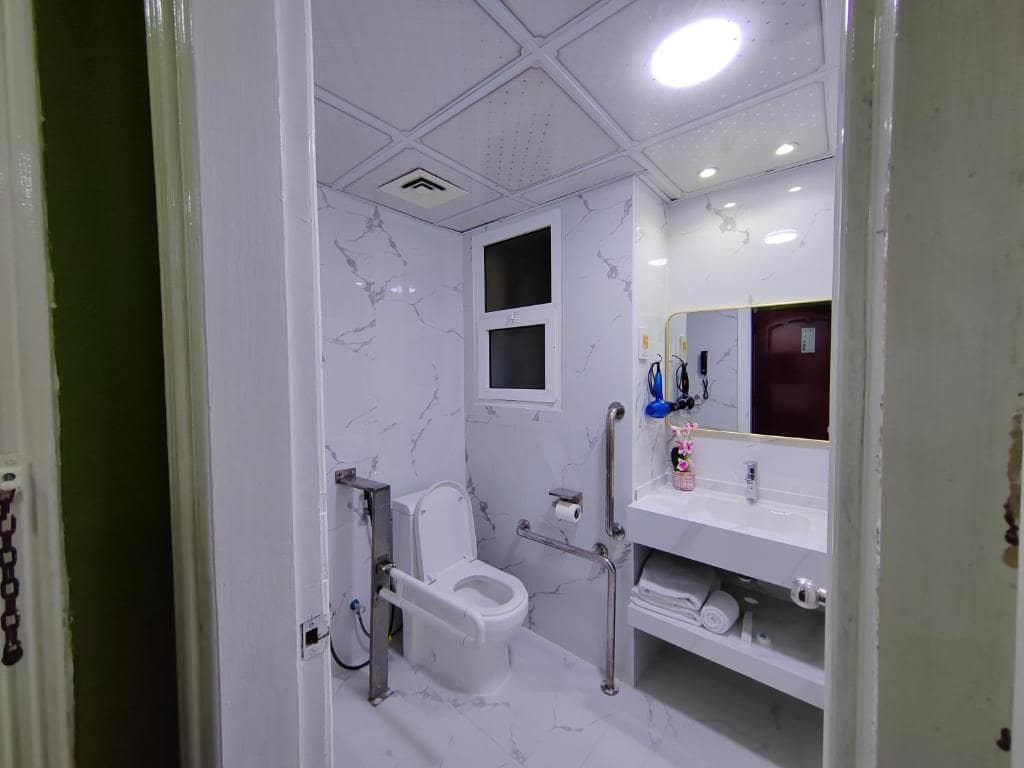 26-سرویس-بهداشتی-هتل-3-ستاره-لی-پارادایس-پالاس-دبی- Le-Paradise-Palace-Dubai-Bathroom.jpg
