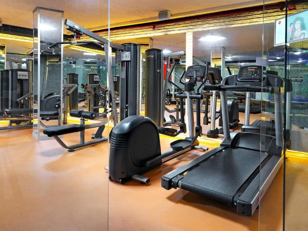 01-نمای-سالن-ورزش-هتل-4-ستاره-وایت-مونارچ-استانبول-Gym-Hotel-4-Setare-White-Monarch-Istanbul.jpg