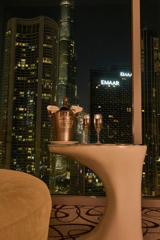 18-اتاق-خواب-هتل-5-ستاره-سوفیتل-داون-تاون-دبی-Sofitel-Dubai-Down-Town-View-Bedroom.jpg