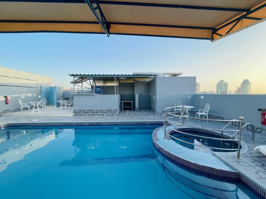 35-استخر-هتل-3-ستاره-لی-پارادایس-پالاس-دبی- Le-Paradise-Palace-Dubai-Pool.jpg