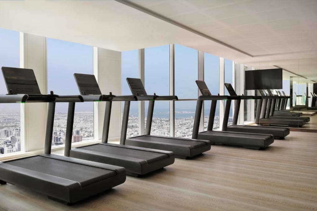 33-باشگاه-هتل-5-ستاره-شرایتون-گرند-دبی Sheraton-Grand-Hotel-Dubai-Club-.jpg