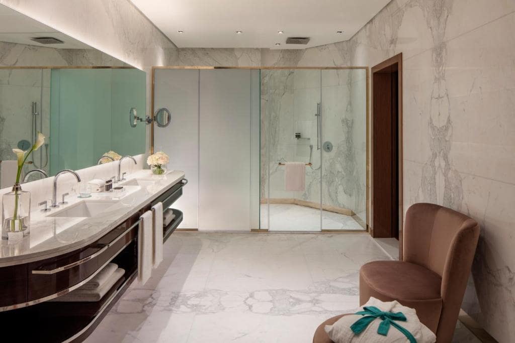 31-سرویس-بهداشتی-هتل-5-ستاره-هاید-دبی- Hyde-Hotel-Dubai-Bathroom.jpg