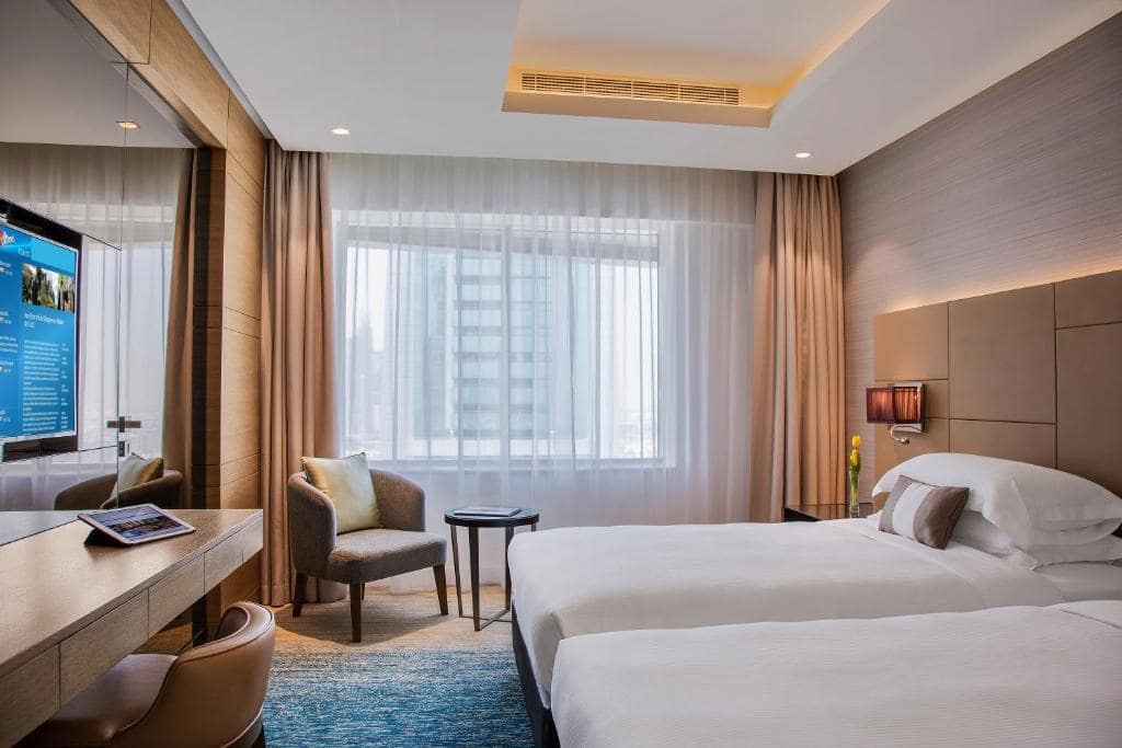 21-اتاق-خواب-هتل-4-ستاره-تاورز-روتانا-دبی- Towers-Rotana-Hotel-Dubai-Bedroom.jpg