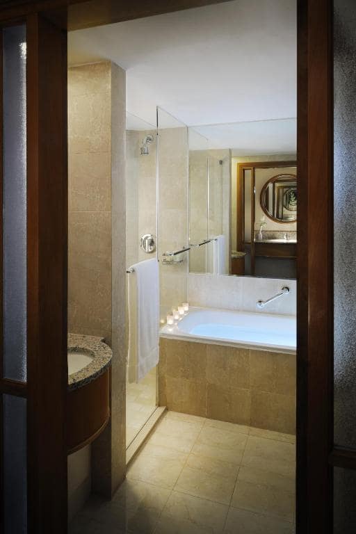29-سرویس-بهداشتی-هتل-4 ستاره-د-بریستول-این-دبی- The-Bristol-Inn-Hotel-Dubai-Bathroom.jpg