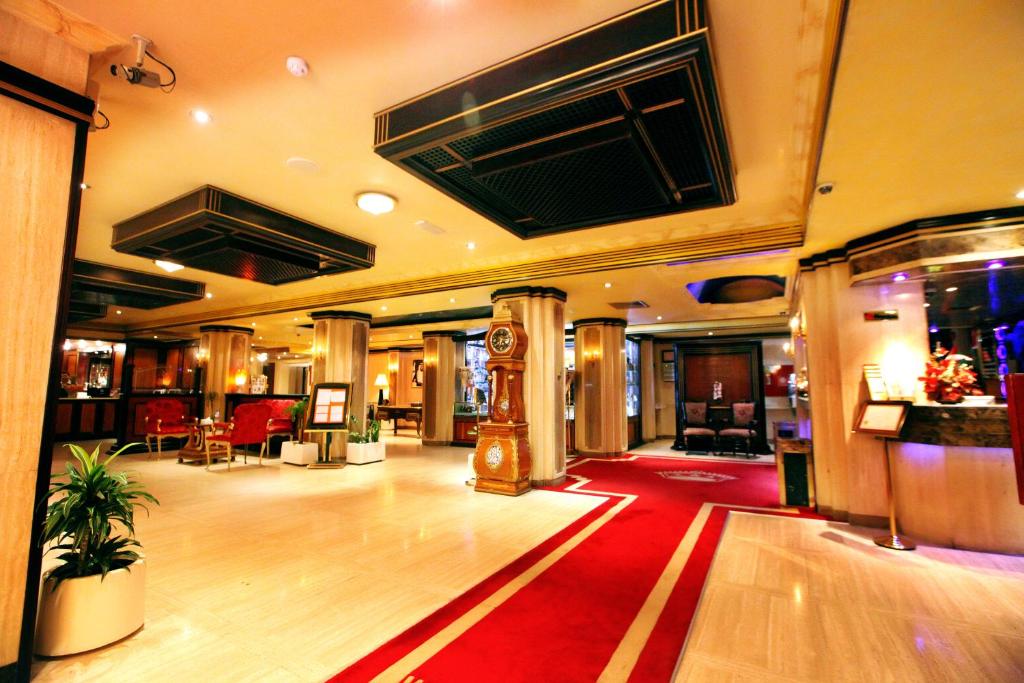 14- محوطه-هتل-3-ستاره-گلف-این-دبی- Golf-Inn-Hotel-Dubai-Grounds.jpg