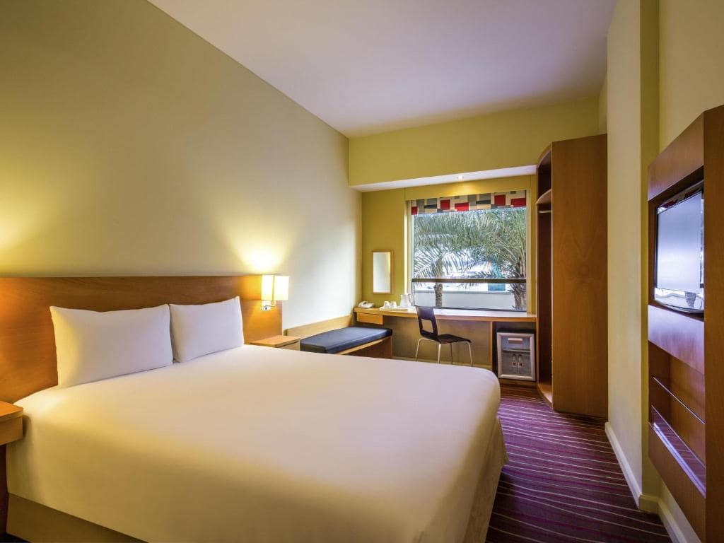 09-اتاق-خواب-هتل-3-ستاره-آیبیس-مال-آو-د-امارات-دبی-Ibis-Dubai-Mall-Of-The-Emirates-Bedroom.jpg